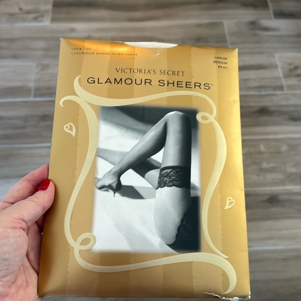 NWT Vintage Victoria’s Secret Glamour Sheers M lace top thigh high hose
